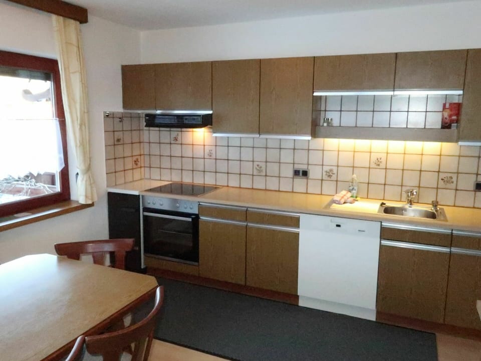 Kitchen Sink, Cabinetry, Countertop, Furniture, Property, Sink, Tap, Window, Kitchen Appliance, Kitchen