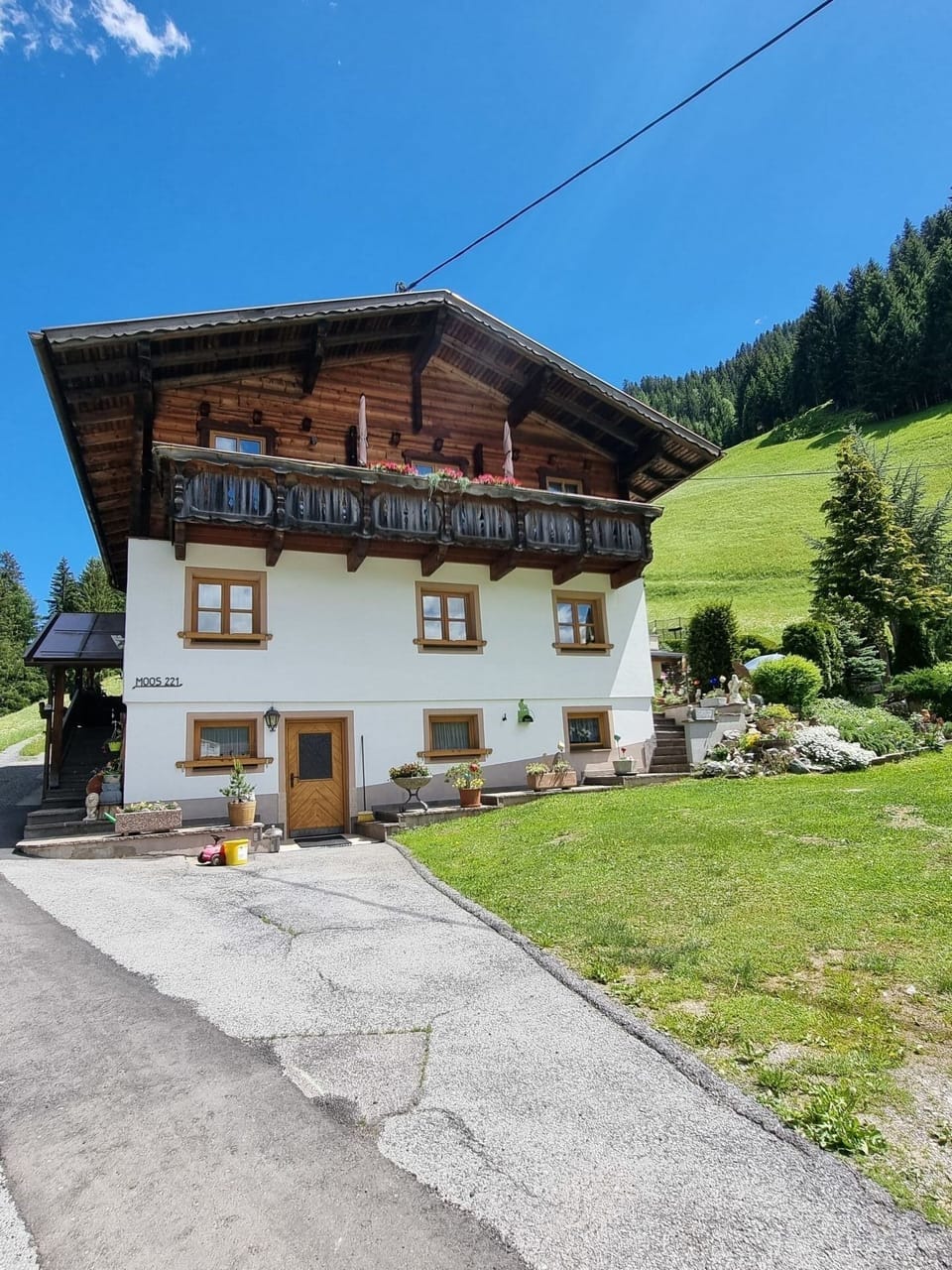Building, Plant, Daytime, Property, Window, Sky, Green, Nature, Blue, Leaf