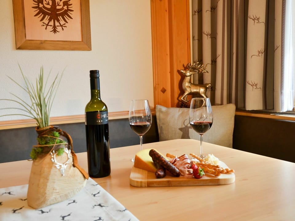 Food, Table, Tableware, Bottle, Property, Furniture, Drinkware, Stemware, Plant, Wine