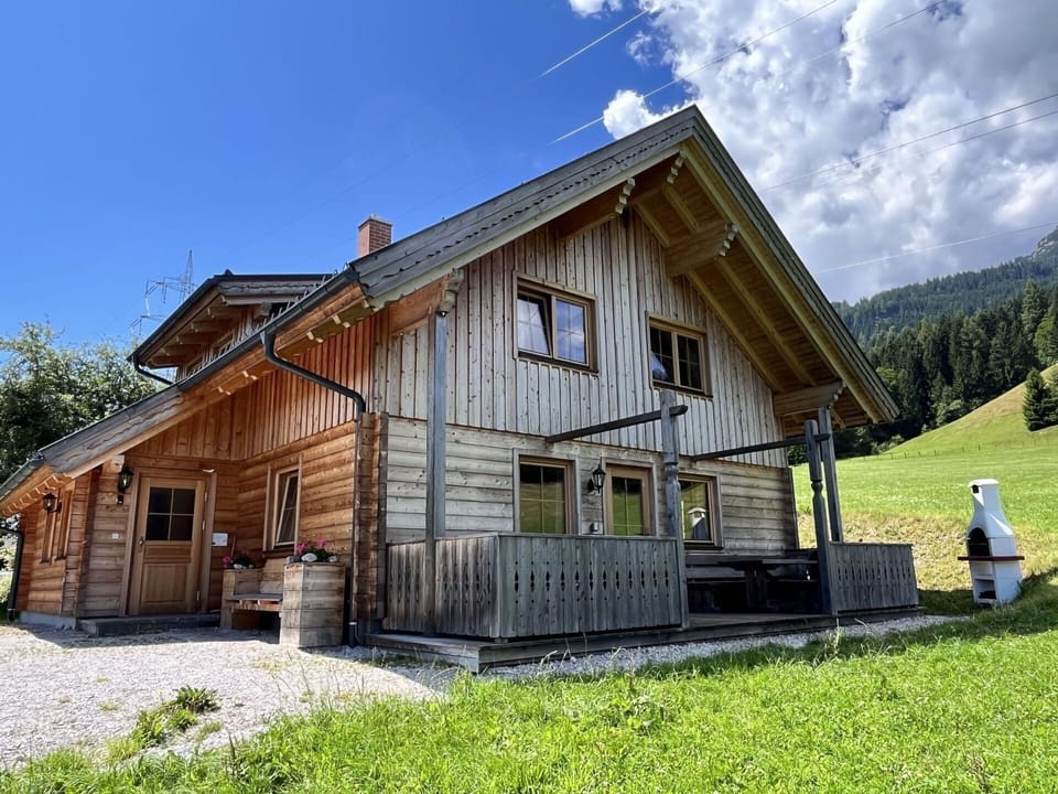 Sky, Building, Property, Plant, Cloud, Window, Tree, Wood, House, Land Lot