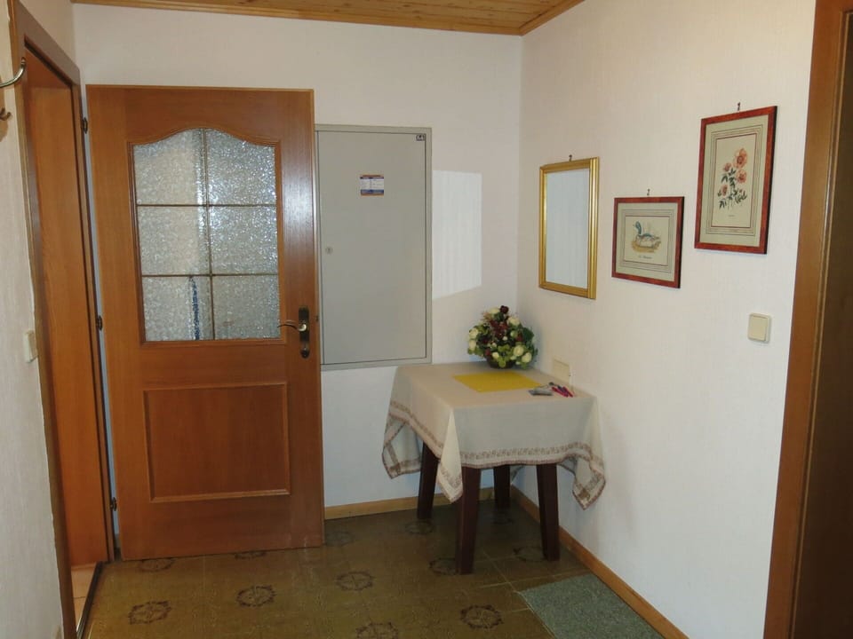 Wood, Interior Design, Building, Picture Frame, Floor, Flooring, Houseplant, Door, Paint