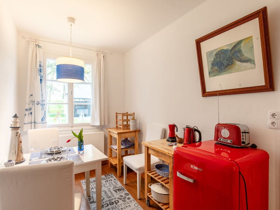 Property, Furniture, Table, Picture Frame, Wood, Interior Design, Floor, Flooring, Wall