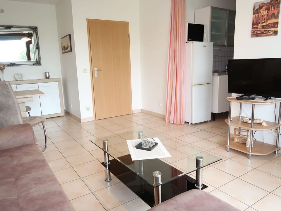 Table, Property, Furniture, Wood, Architecture, Interior Design, Couch, Building, Flooring, Floor