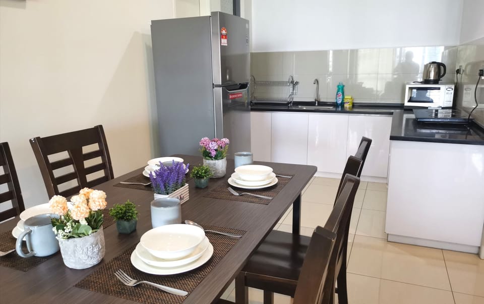 Dining Table & Kitchen