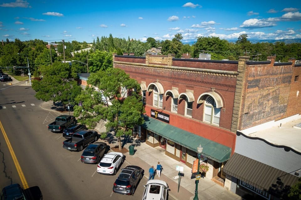 Ideal Main Street location. (2)