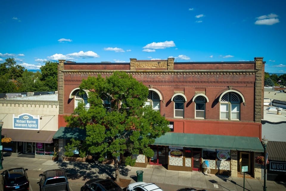 Ideal Main Street location. (1)