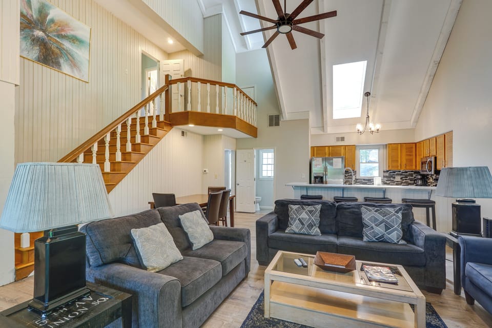 Living Room | 1st Floor | Free WiFi | Fireplace | Smart TV