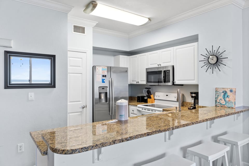 Kitchen with Breakfast Bar