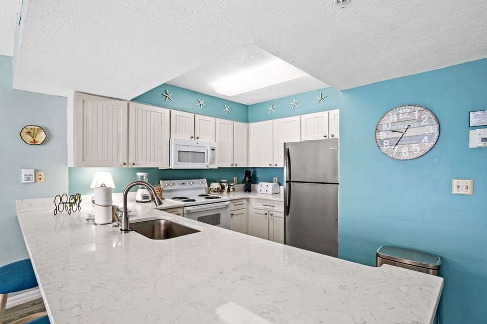 Kitchen with Breakfast Bar
