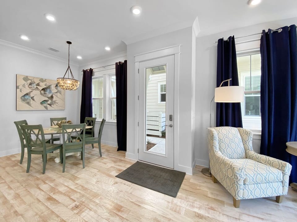 1st Floor | Dining & Living Area