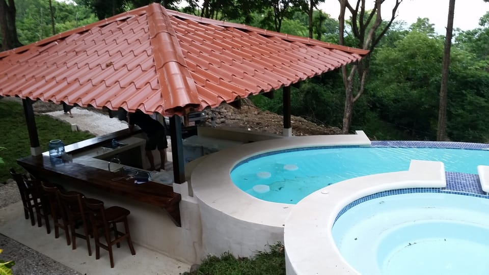 The new pool bar - Villas Cocobolo & Pochote. Swim up and enjoy. It's yours!