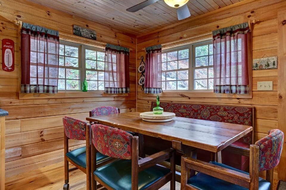 Eat-in Dining Table