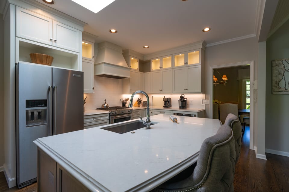 Kitchen with Breakfast Bar