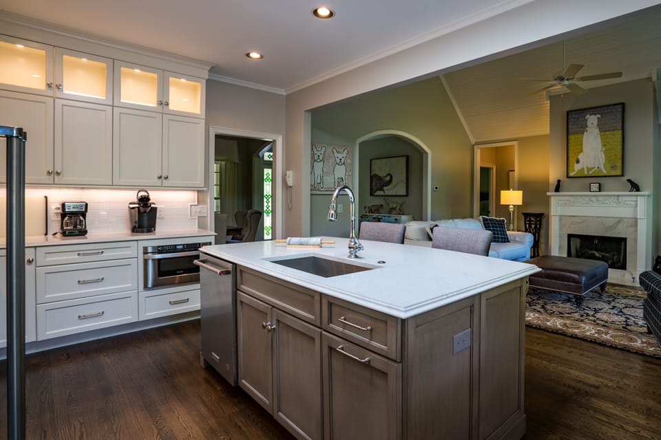 Kitchen with Breakfast Bar