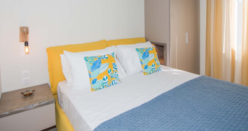 Bedroom with Queen size bed