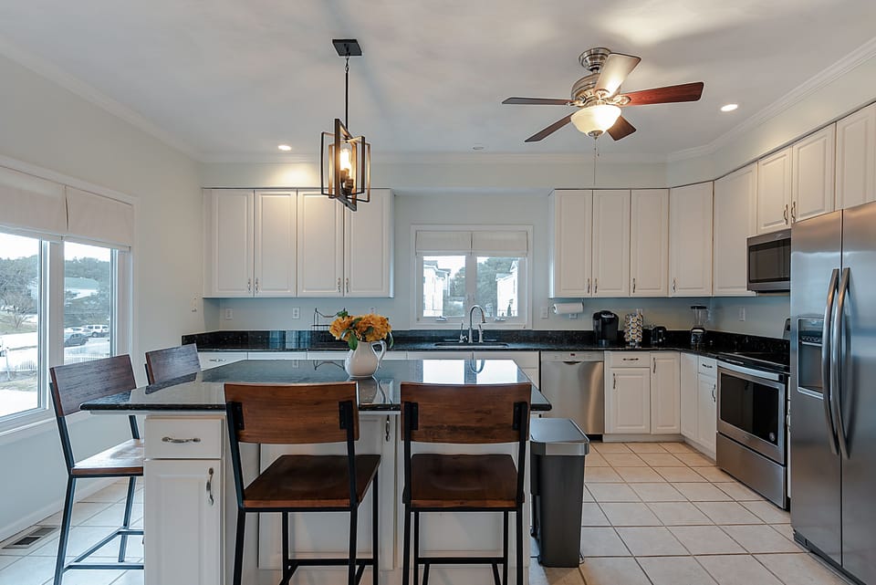 Large kitchen Island perfect for a group!