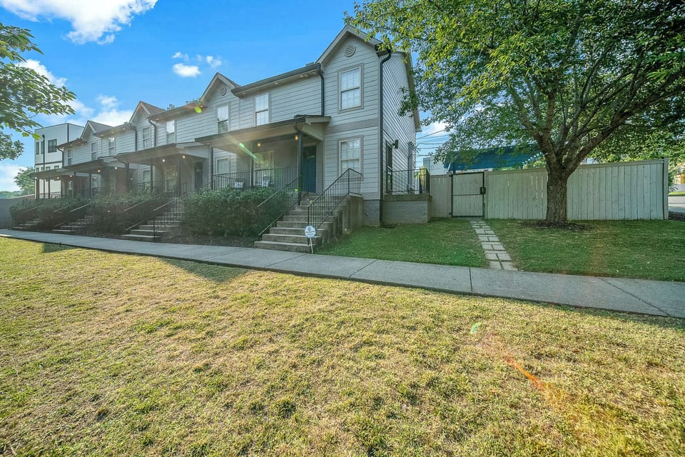 911C 19TH AVE 001
