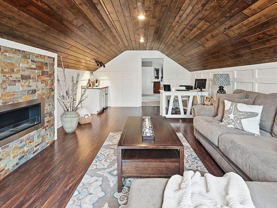Bonus room off of master bedroom