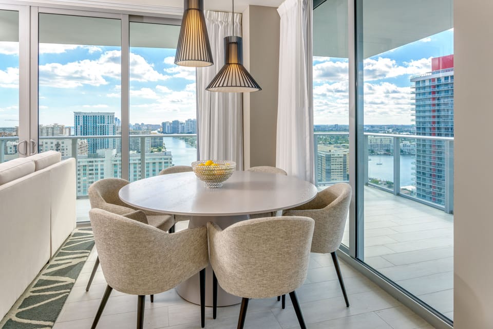 Picture yourself having breakfast with your family on a sunny day and having this amazing view!