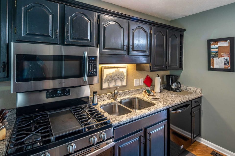 Updated kitchen with gas cooktop