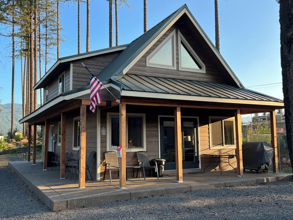 The Den at Detroit Lake 