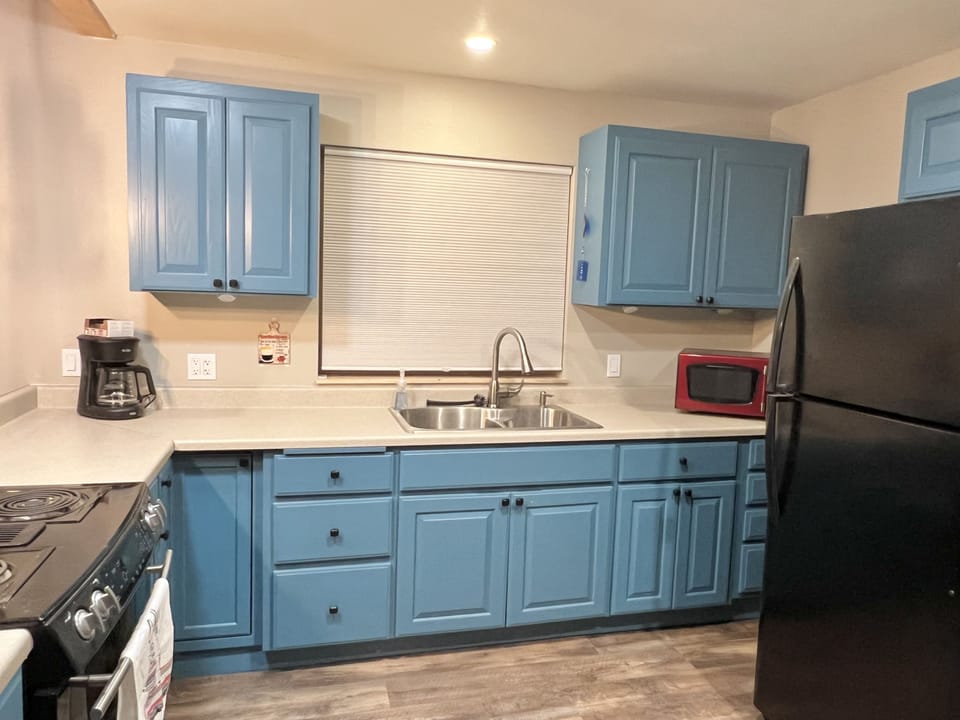 Full Kitchen 