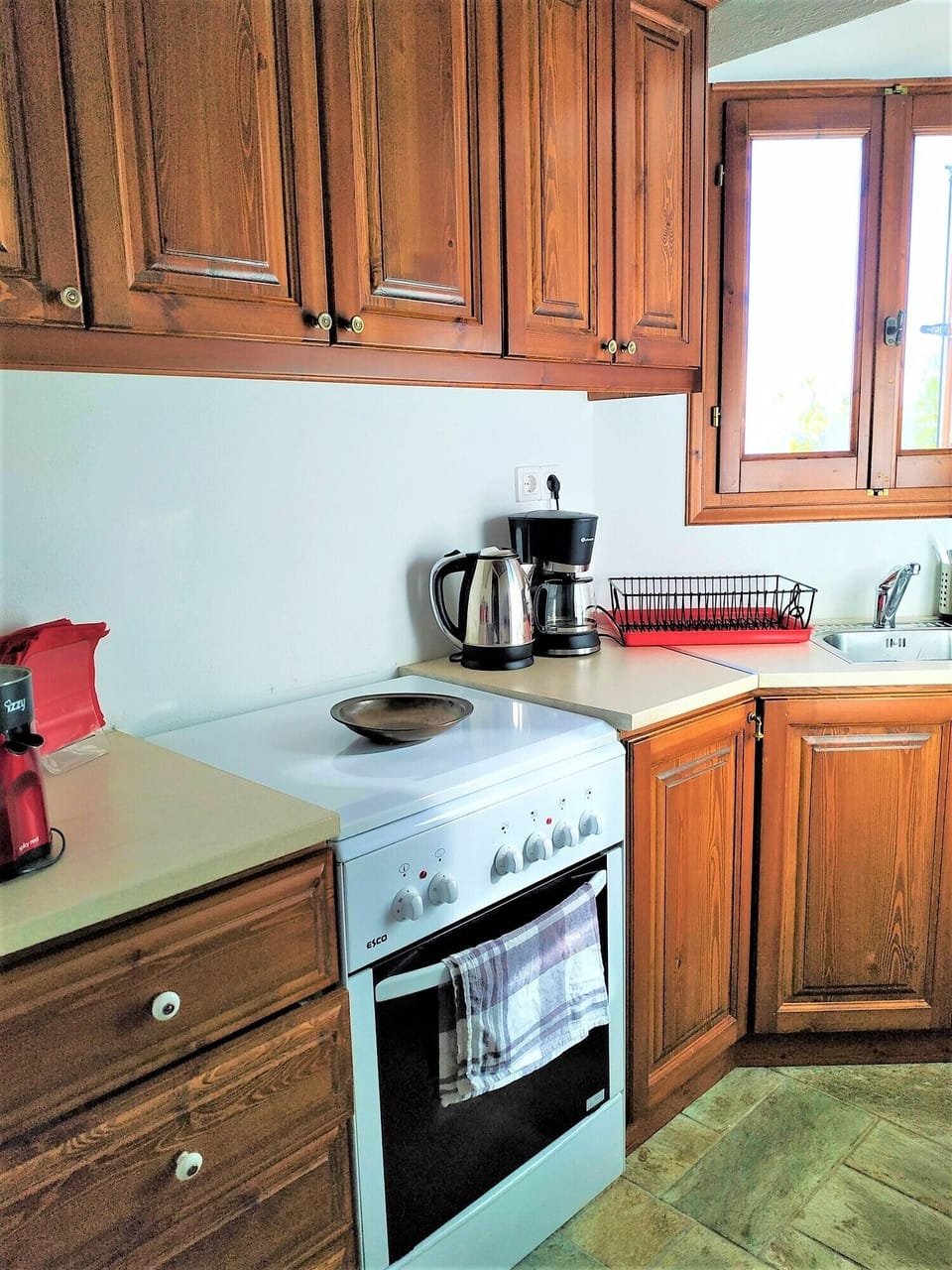 fully equipped kitchen