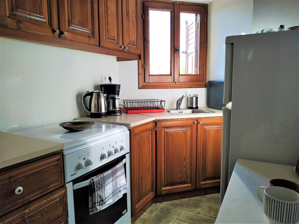 fully equipped kitchen