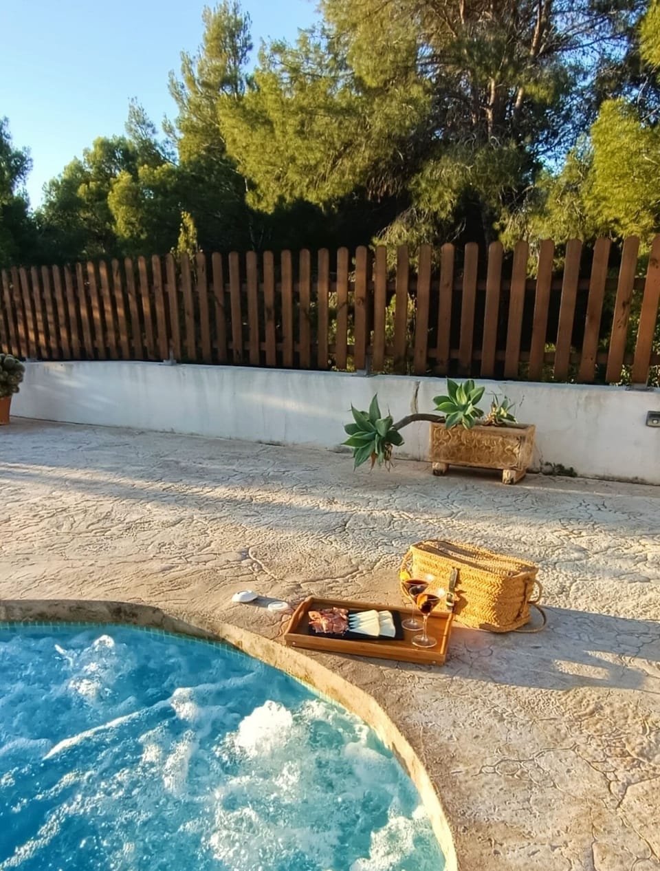 Outdoor spa tub