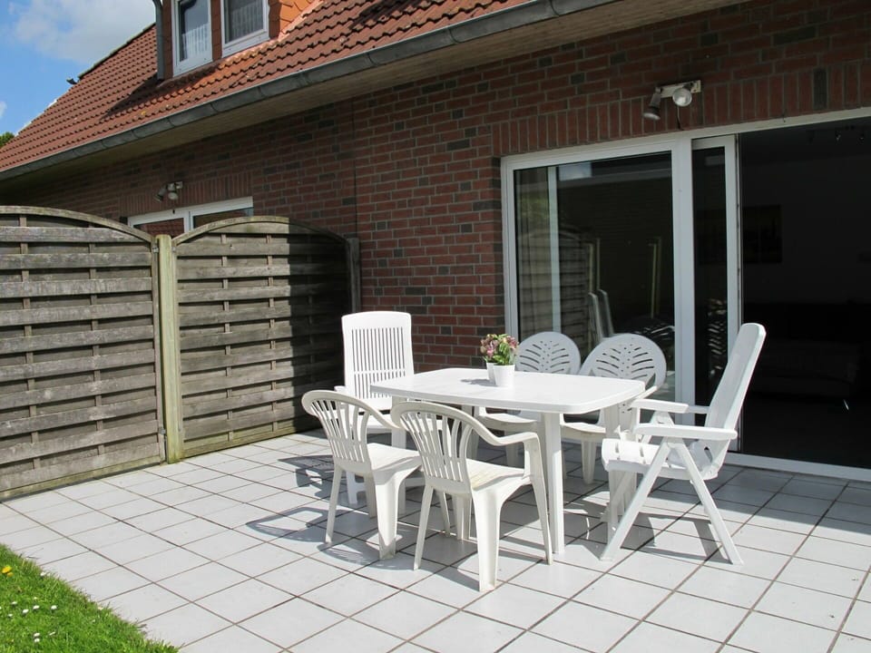 Table, Furniture, Property, Building, Chair, Plant, Outdoor Table, Wood, Window, Outdoor Furniture