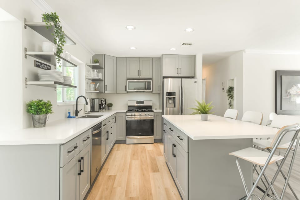 Fully equipped open contemporary kitchen ( coffee maker, toaster, toaster oven) 
