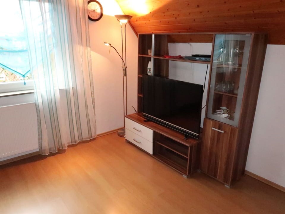 Cabinetry, Wood, Interior Design, Flooring, Floor, Wood Stain, Hardwood, Building, Home Appliance, Hall