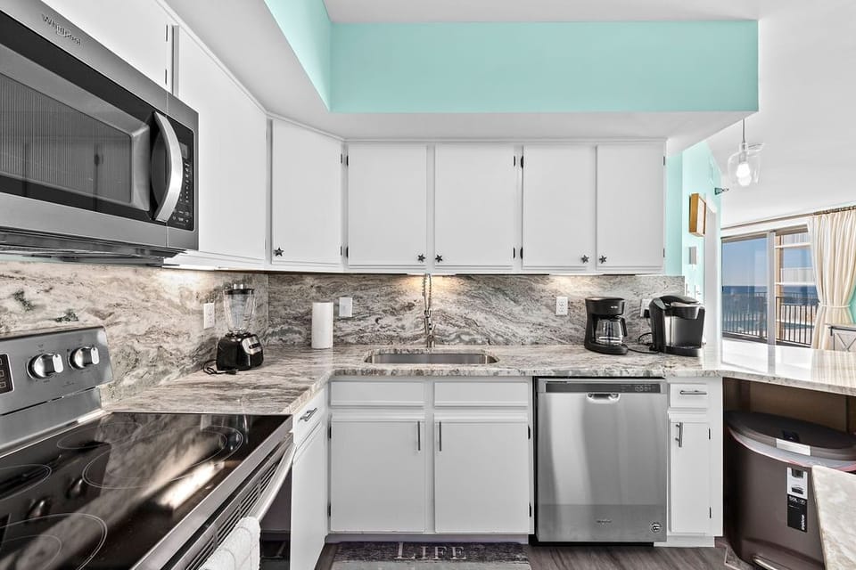 Oven / microwave/ dishwasher / Beverage cooler