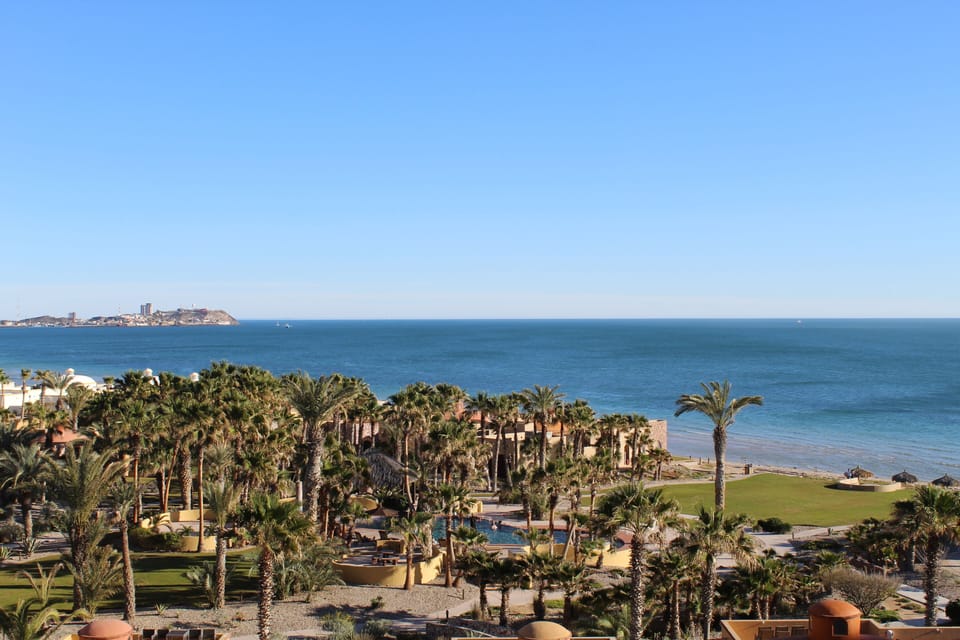 Resort grounds, sea of Cortez and Old Port!
