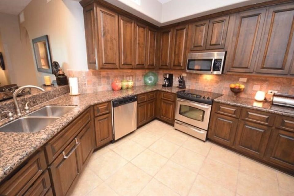 Full kitchen