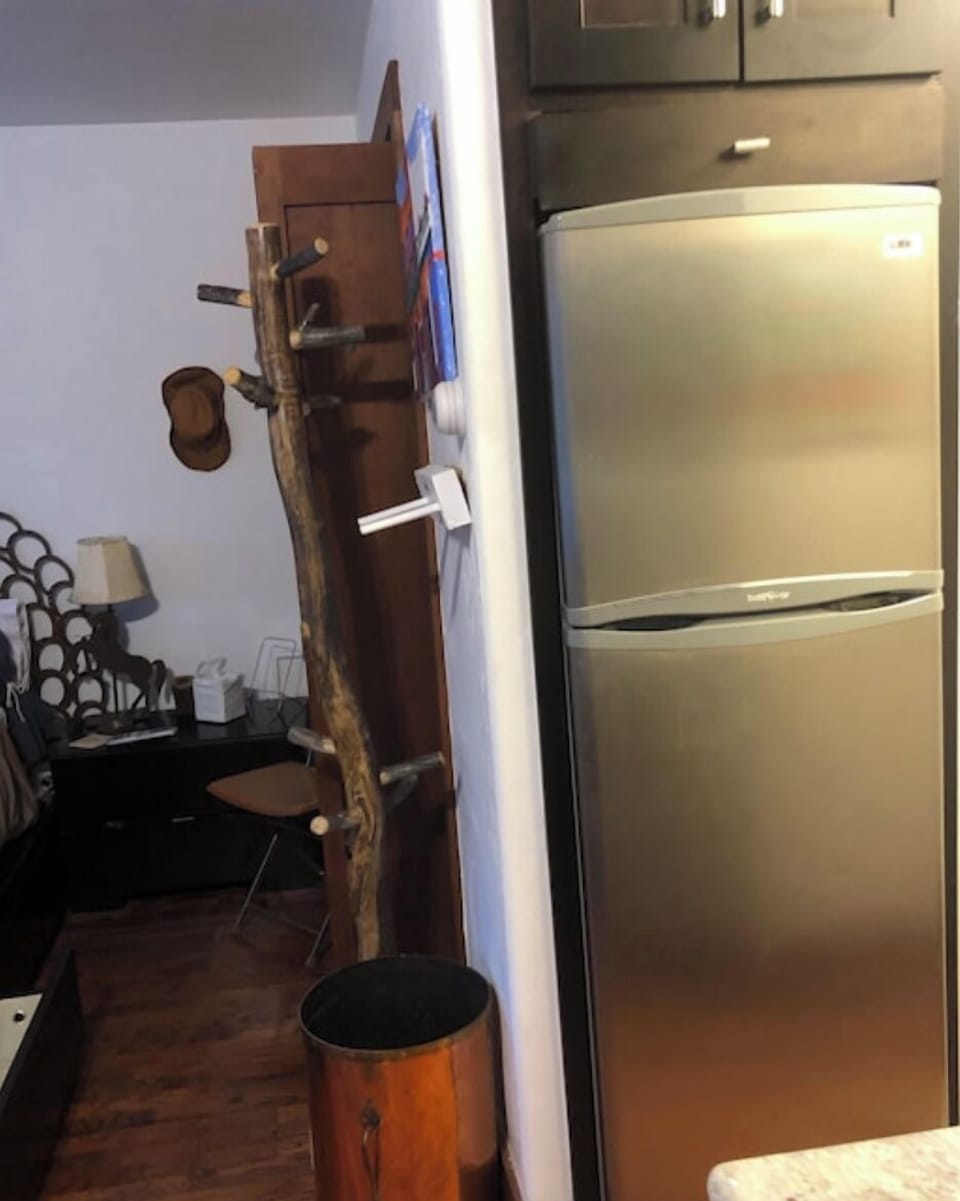 A padded copper umbrella stand for your skis and snowboards.