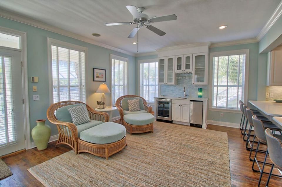 Second Seating Area towards Wet Bar