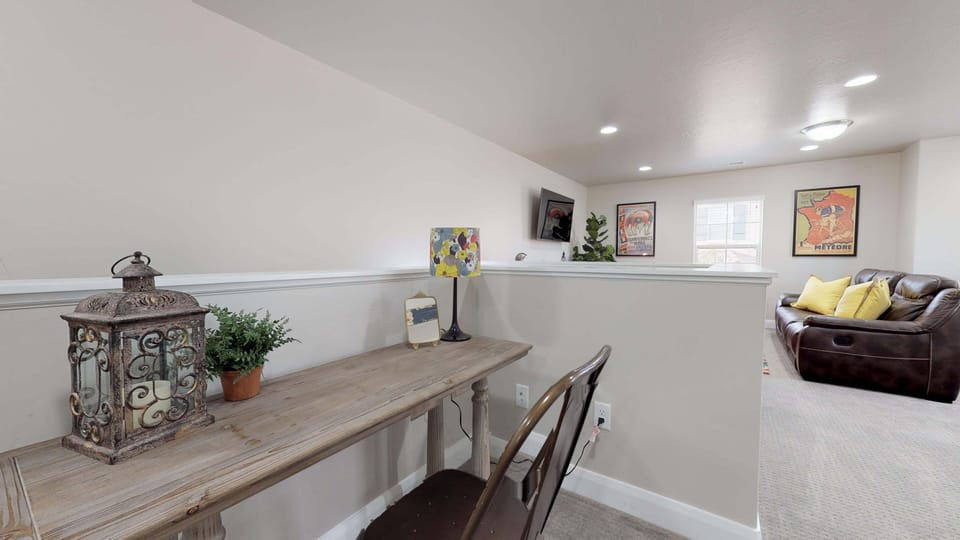 Laptop friendly desk