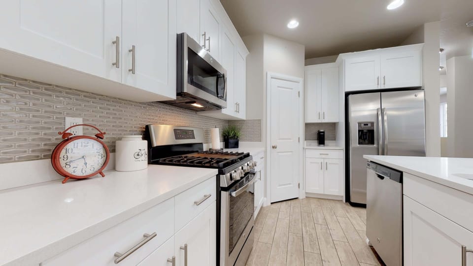 Fully stocked gourmet kitchen featuringstainless steel appliances