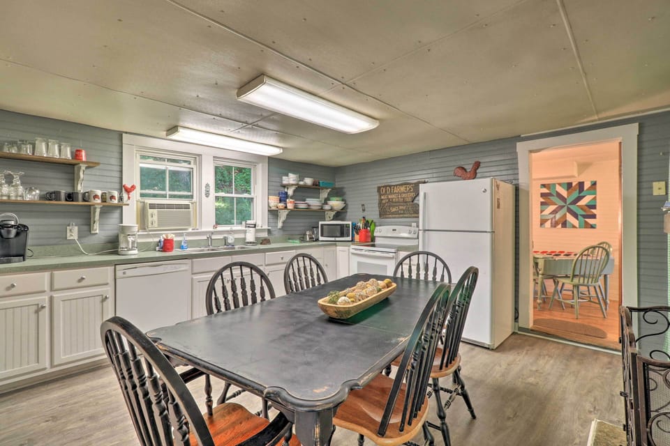 Dining Area | Dishware & Flatware