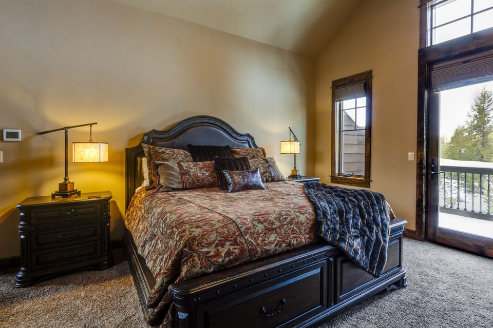 Ensuite King Bedroom - Upstairs