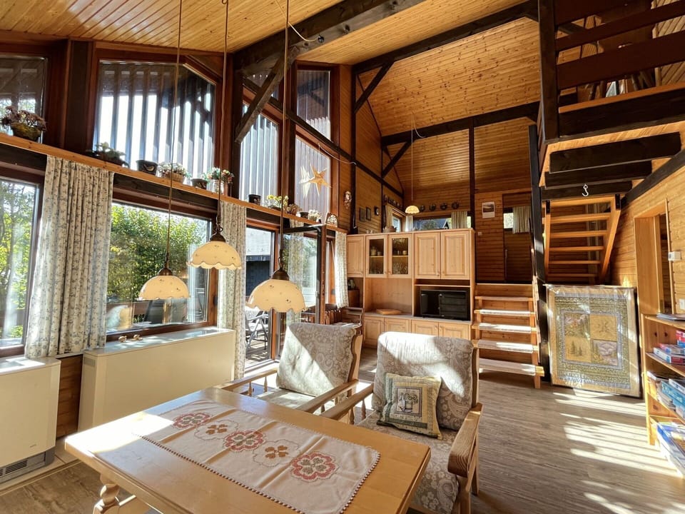 Table, Property, Building, Window, Plant, Wood, Architecture, Chair, Flooring, Floor