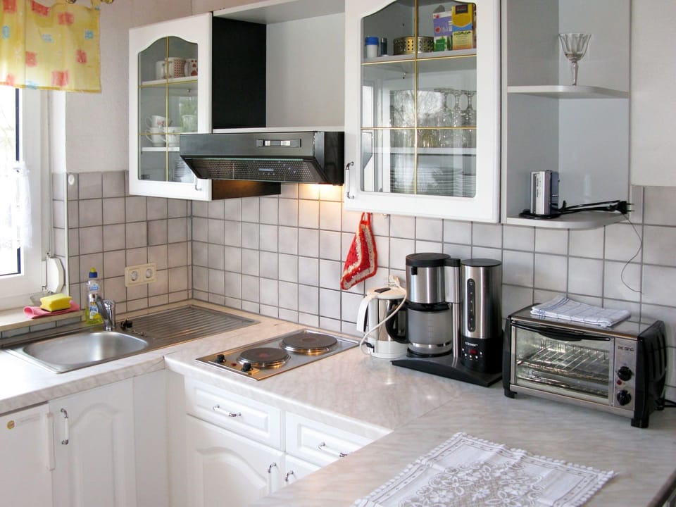 Countertop, Room, Cabinetry, Kitchen, Furniture, Property, Tile, Interior Design, Floor, Home