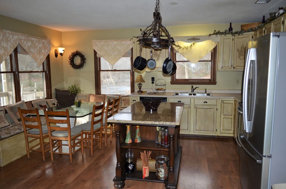 eat in kitchen upstairs
