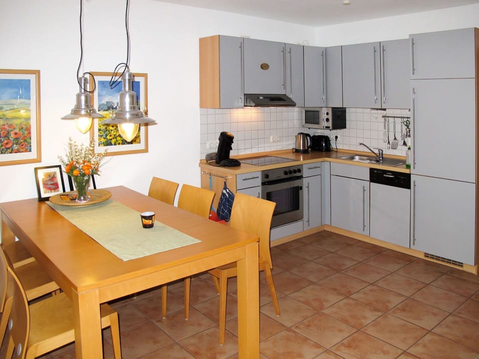 Room, Countertop, Furniture, Kitchen, Property, Cabinetry, Interior Design, Floor, Building, House