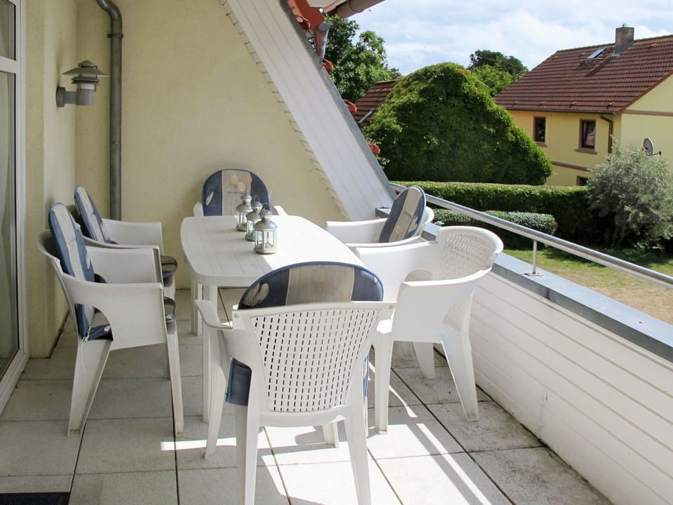 Property, House, Real Estate, Architecture, Balcony, Handrail, Building, Baluster, Home, Apartment