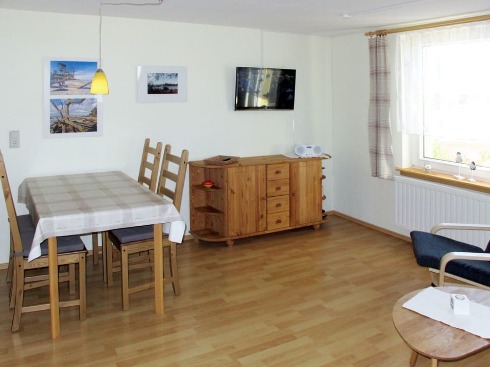 Room, Furniture, Floor, Property, Wood Flooring, Interior Design, Building, Hardwood, Flooring, Laminate Flooring
