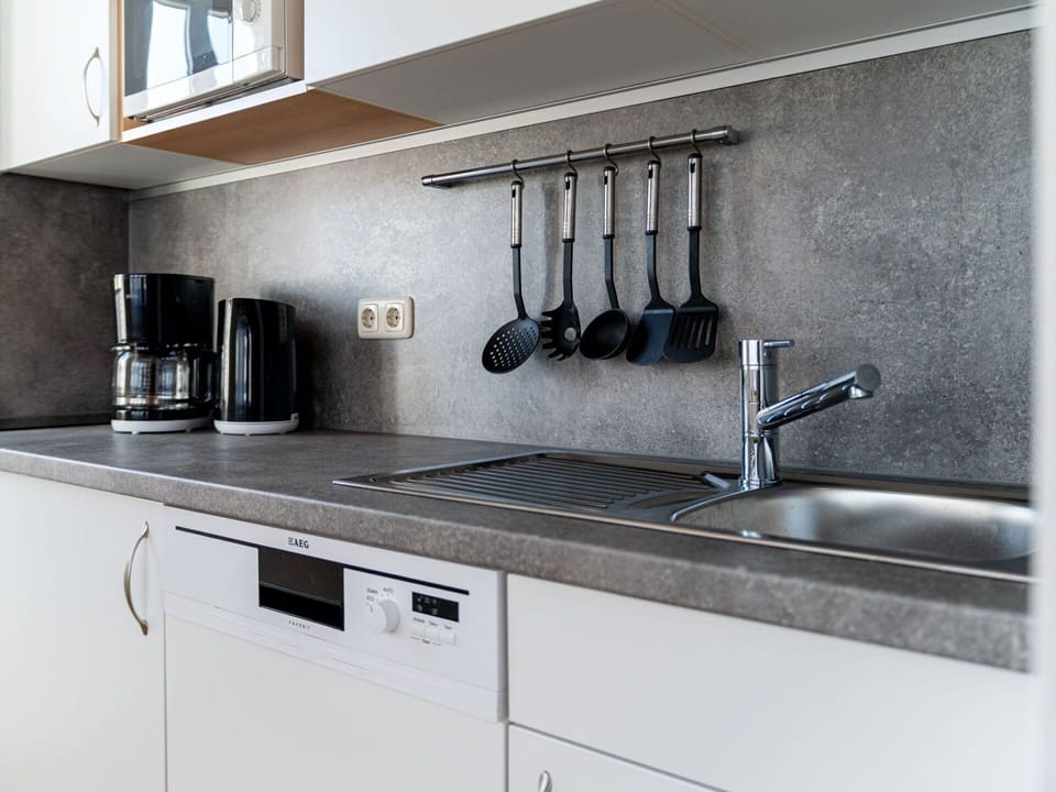 Kitchen Sink, Cabinetry, Countertop, Tap, Kitchen Stove, Kitchen, Tableware, Kitchen Appliance, Wood