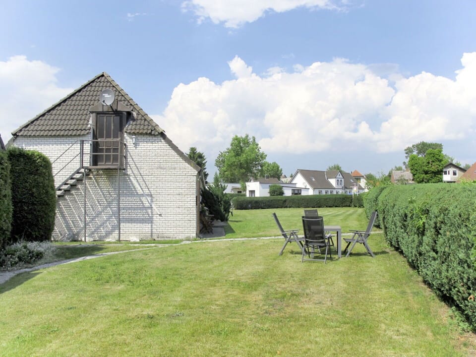 Property, House, Cottage, Real Estate, Building, Home, Grass, Land Lot, Farmhouse, Estate