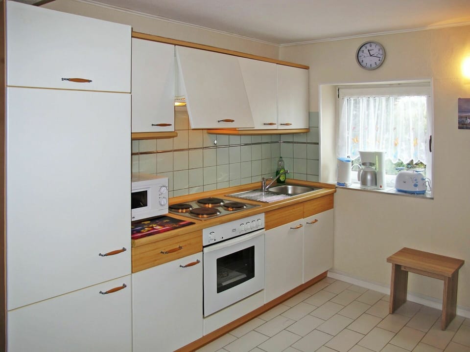 Room, Property, Kitchen, Furniture, Cabinetry, Kitchen Stove, Building, Interior Design, Major Appliance, House